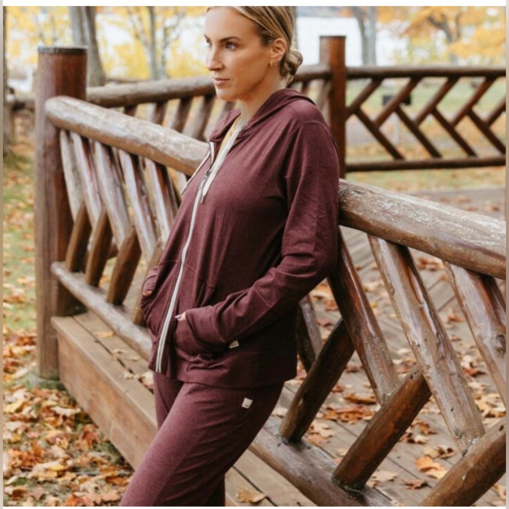 NWOT Vuori Performance Joggers